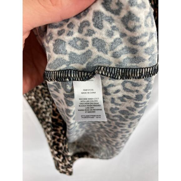 Socialite Scoop Neck Leopard Print Short Sleeve T-Shirt size small - Picture 4 of 5